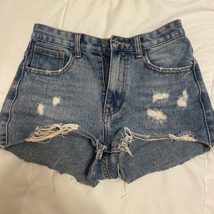 Distressed high waisted blue jeans